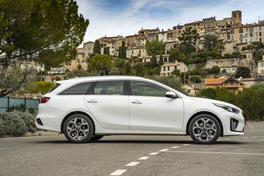  Kia Ceed Sportswagon PHEV 2019 года  (WW) (фото 23 из 42)